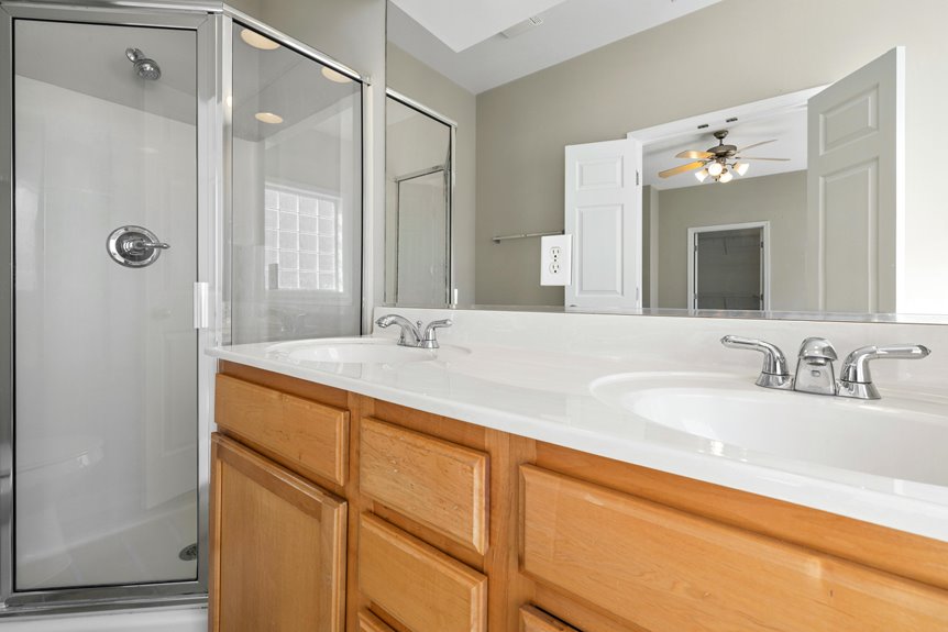 can bathroom fan cools house